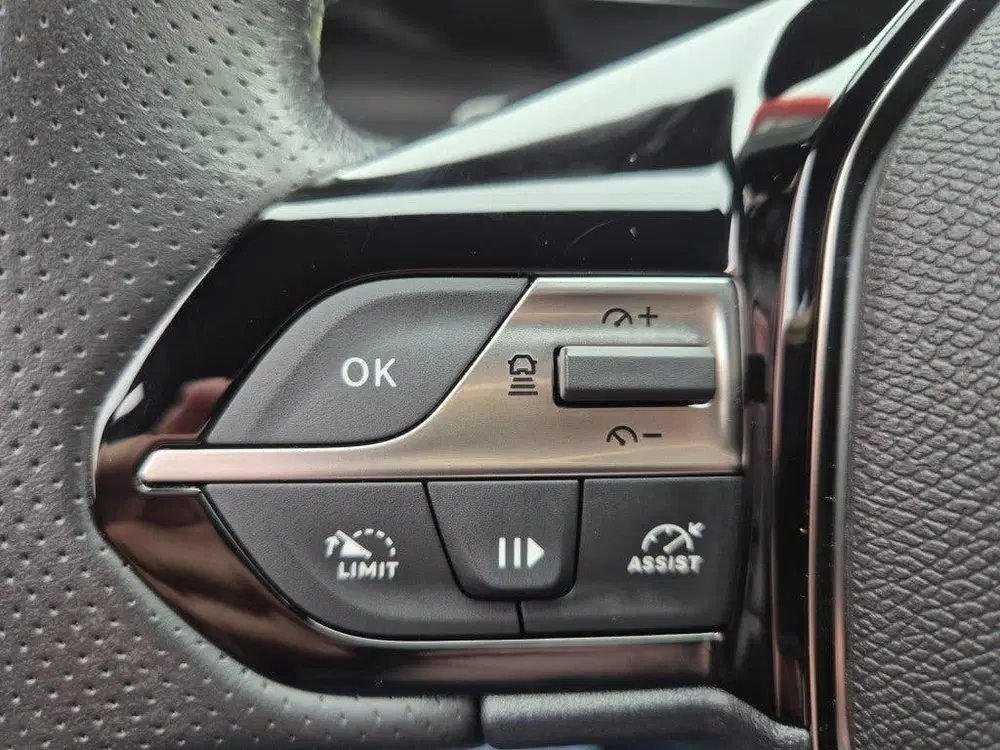 Peugeot 408 1.2 HYBRID 145e AUT. GT LED NAVI CARPLAY C uit 2024, foto 13