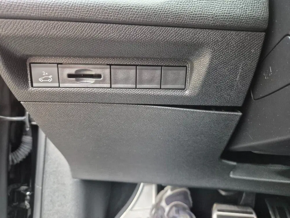 Peugeot 408 1.2 HYBRID 145e AUT. GT LED NAVI CARPLAY C uit 2024, foto 15
