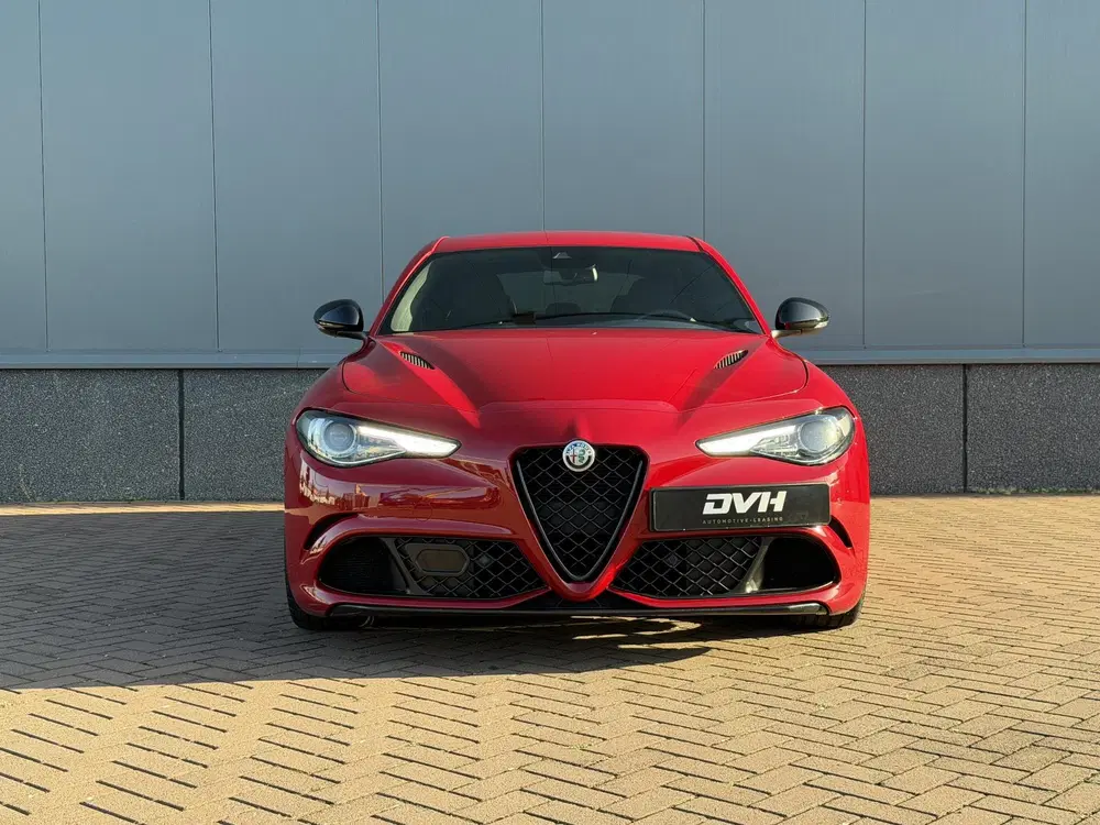 Alfa Romeo Giulia 2.9 V6 Quadrifoglio CARBON uit 2022, foto 2