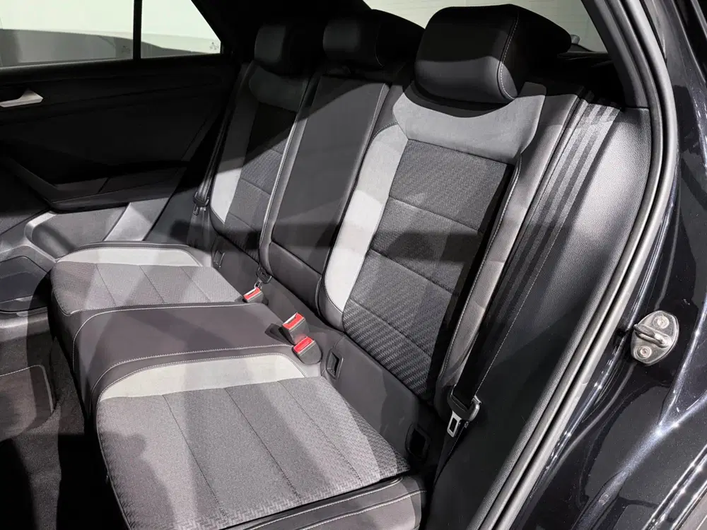 Volkswagen T-Roc 1.5 TSI DSG Sport Business 2x R-Line uit 2019, foto 6