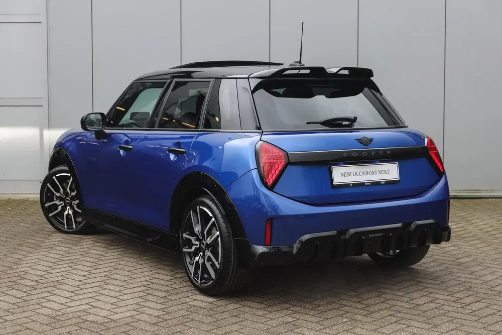 Mini Hatchback Cooper C Automaat uit 2025, foto 2