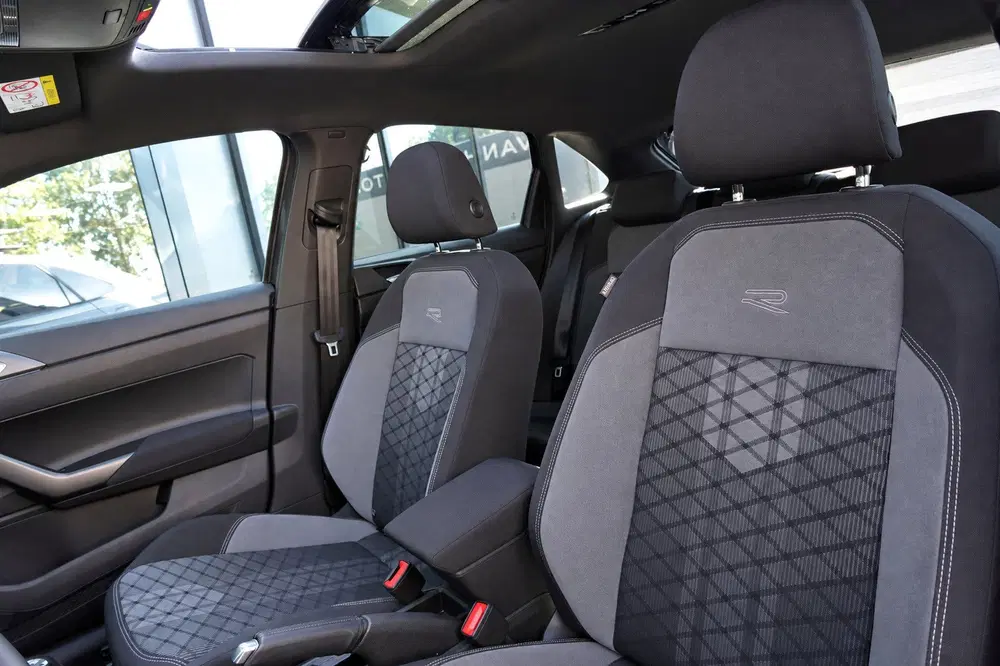 Volkswagen Taigo 1.5 TSI R-Line Business PANO KEYLESS CAM uit 2022, foto 7