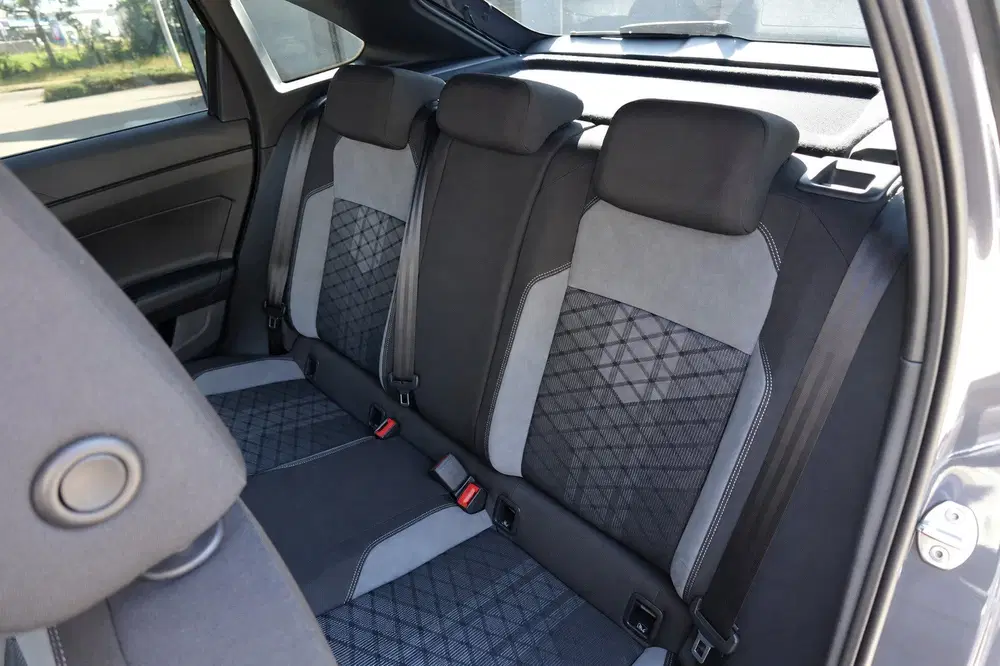 Volkswagen Taigo 1.5 TSI R-Line Business PANO KEYLESS CAM uit 2022, foto 9