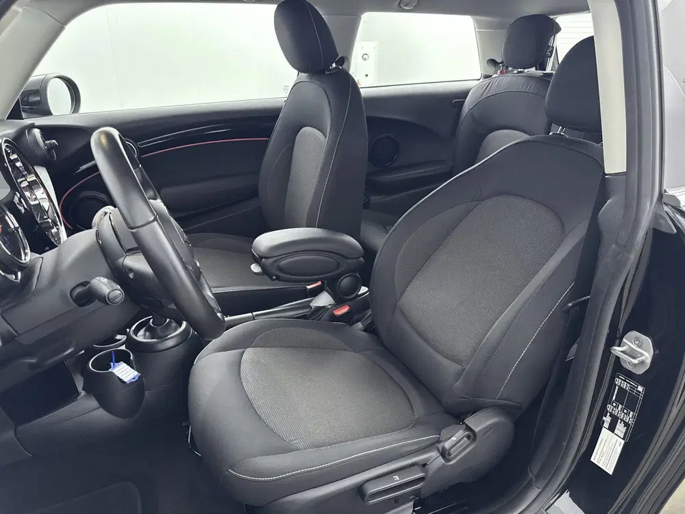 Mini Hatchback Cooper Essential Automaat uit 2023, foto 10