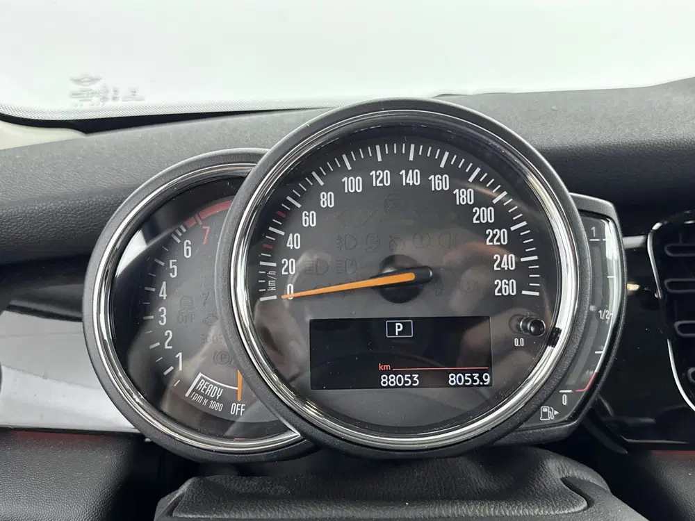 Mini Hatchback Cooper Essential Automaat uit 2023, foto 12
