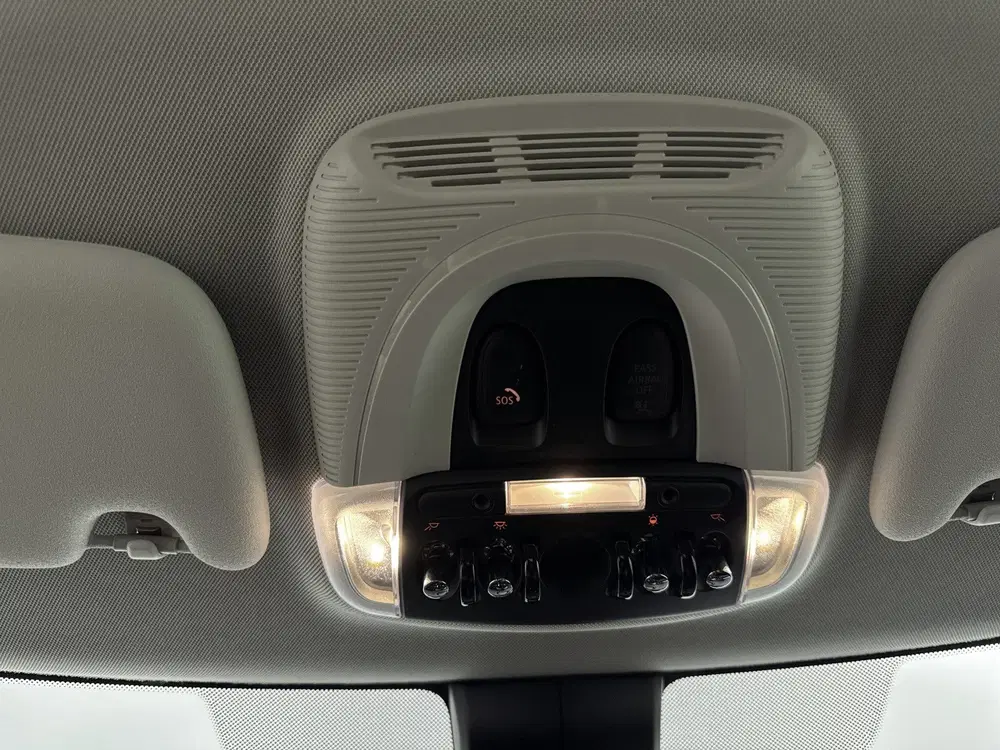 Mini Hatchback Cooper Essential Automaat uit 2023, foto 14