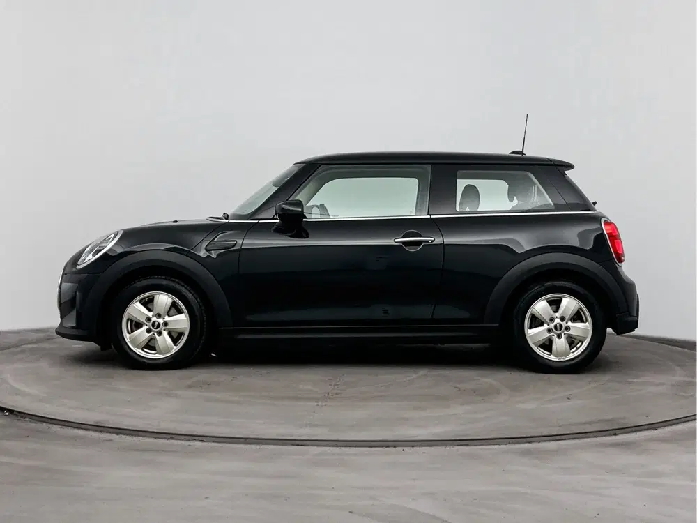 Mini Hatchback Cooper Essential Automaat uit 2023, foto 2