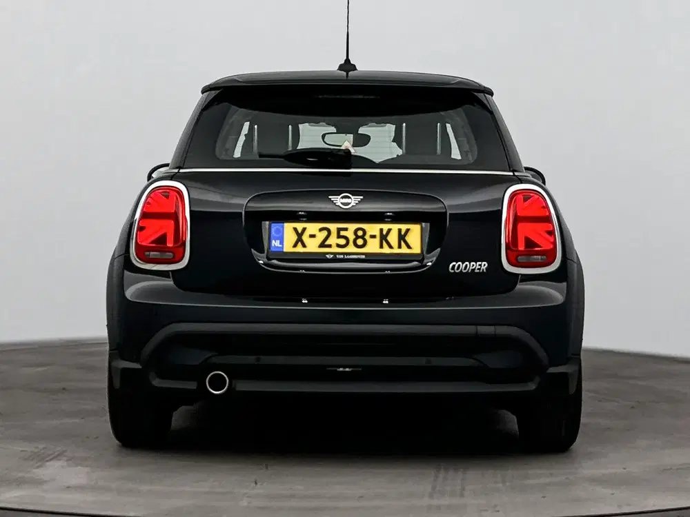 Mini Hatchback Cooper Essential Automaat uit 2023, foto 3