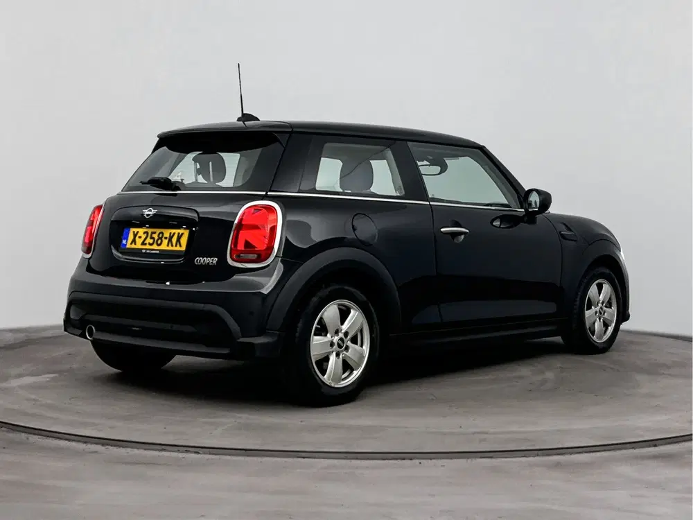 Mini Hatchback Cooper Essential Automaat uit 2023, foto 4