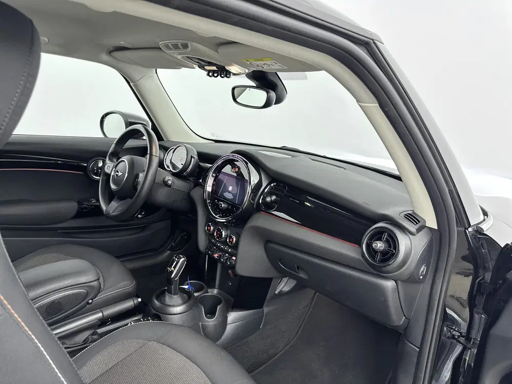 Mini Hatchback Cooper Essential Automaat uit 2023, foto 8