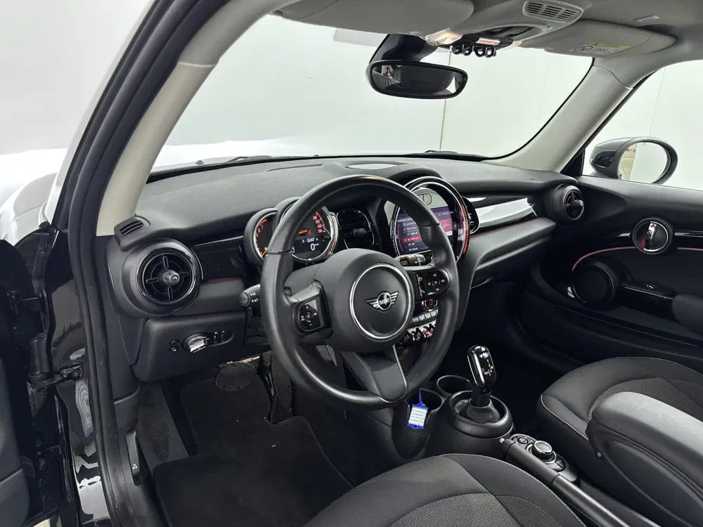 Mini Hatchback Cooper Essential Automaat uit 2023, foto 9