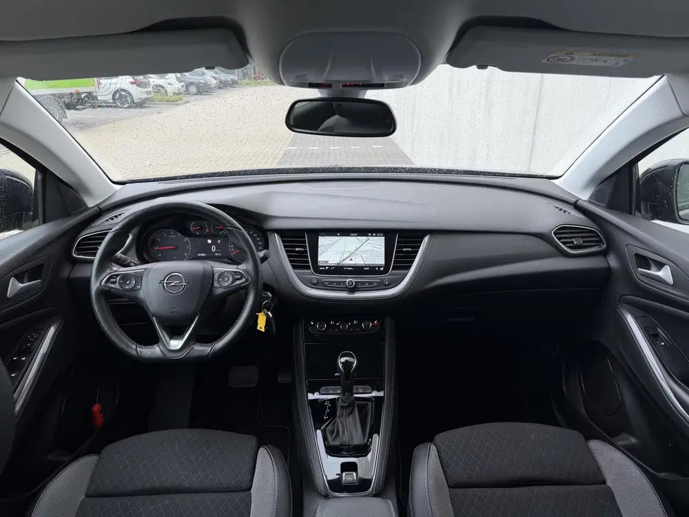 Opel Grandland 1.2 Turbo uit 2021, foto 2