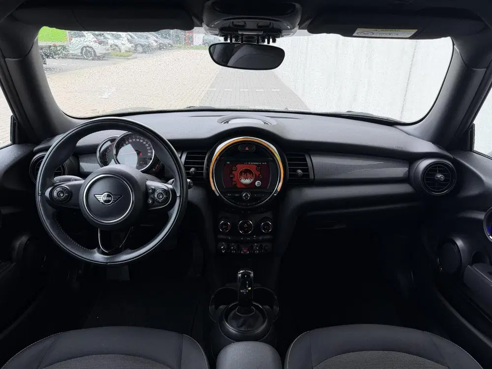 Mini Cooper 1.5 Cooper Chili uit 2019, foto 2