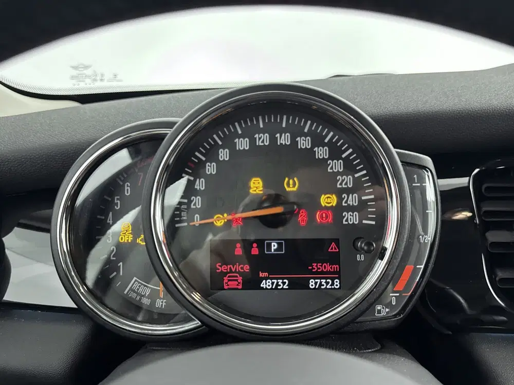 Mini Hatchback Cooper Essential Automaat uit 2024, foto 10