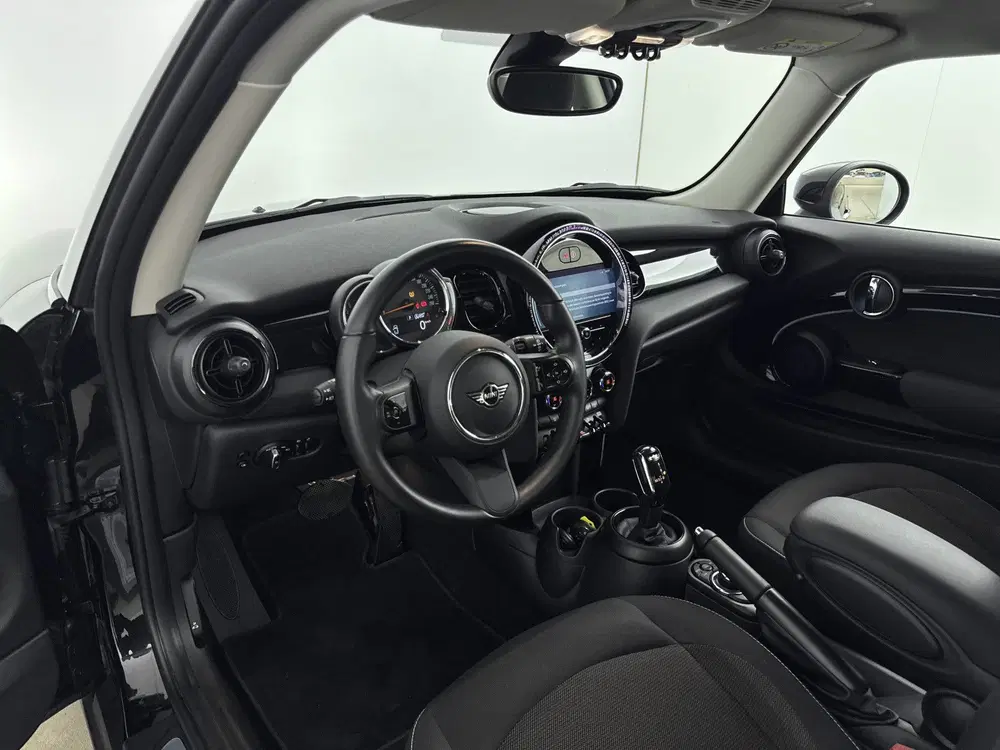 Mini Hatchback Cooper Essential Automaat uit 2024, foto 11
