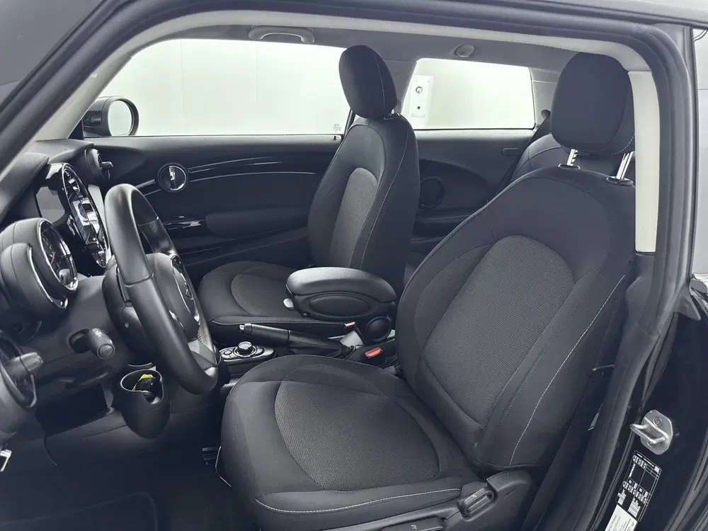 Mini Hatchback Cooper Essential Automaat uit 2024, foto 12