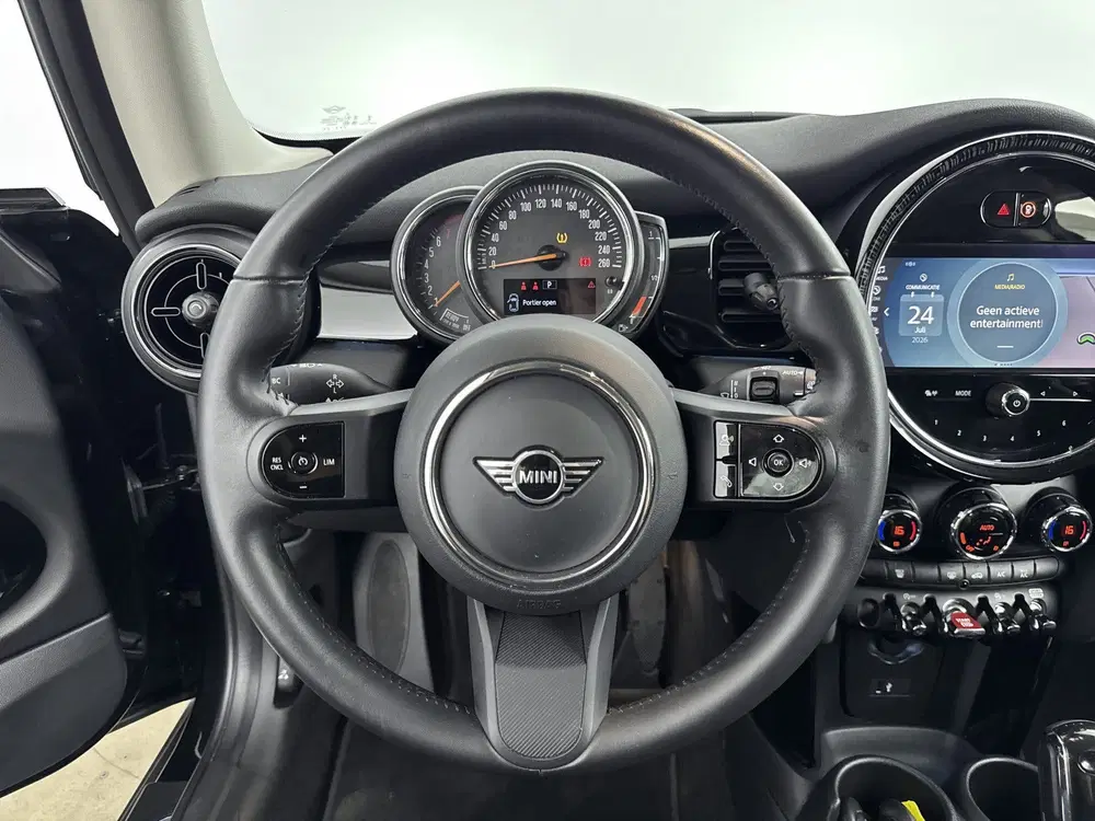 Mini Hatchback Cooper Essential Automaat uit 2024, foto 14