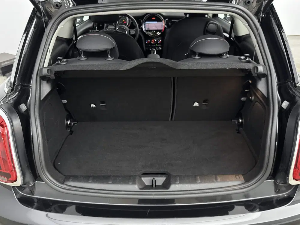 Mini Hatchback Cooper Essential Automaat uit 2024, foto 15