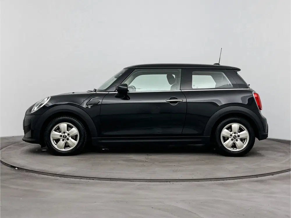 Mini Hatchback Cooper Essential Automaat uit 2024, foto 2