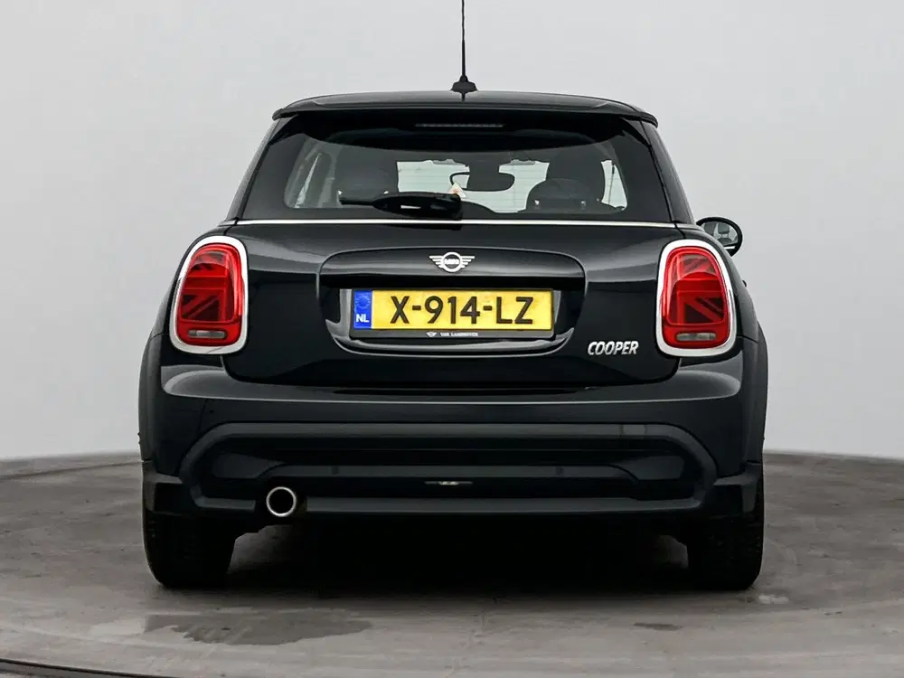 Mini Hatchback Cooper Essential Automaat uit 2024, foto 3