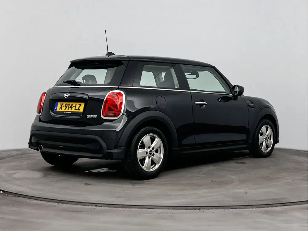 Mini Hatchback Cooper Essential Automaat uit 2024, foto 4