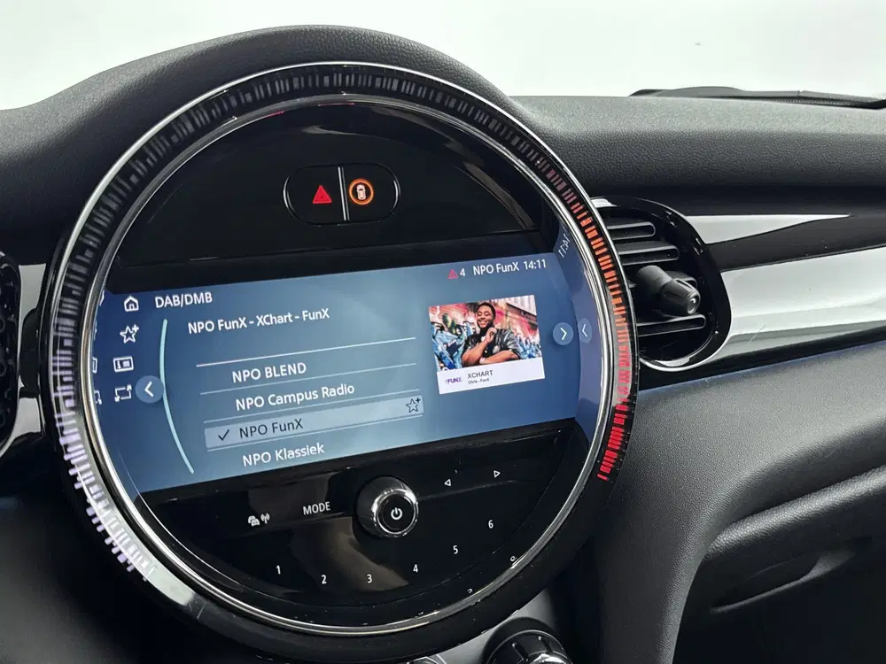 Mini Hatchback Cooper Essential Automaat uit 2024, foto 7