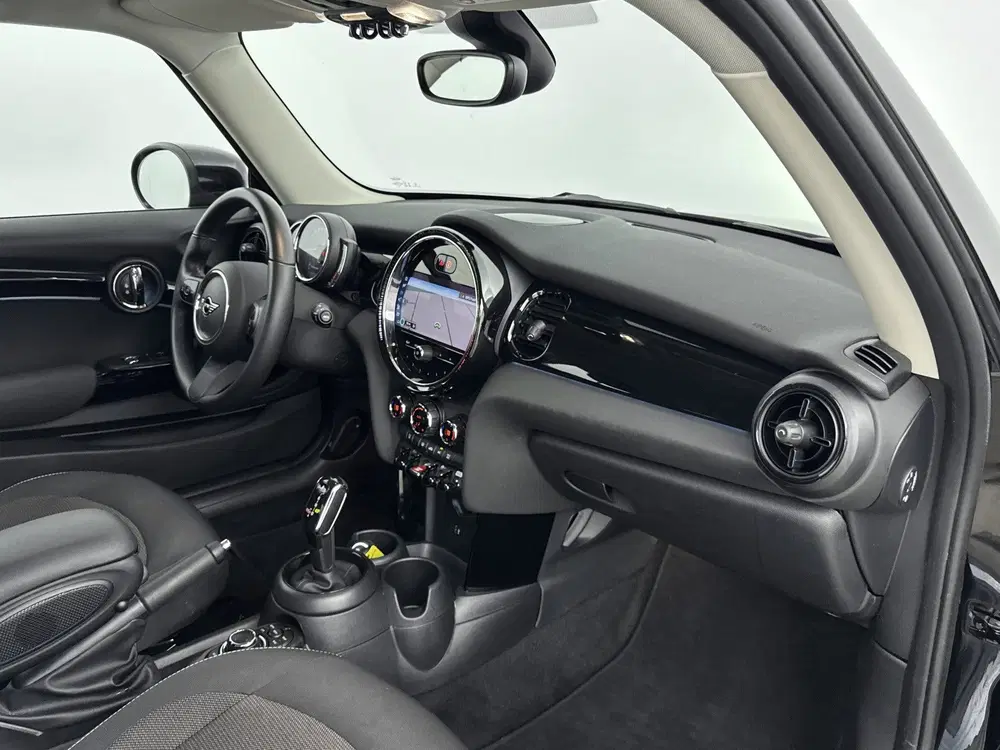Mini Hatchback Cooper Essential Automaat uit 2024, foto 9
