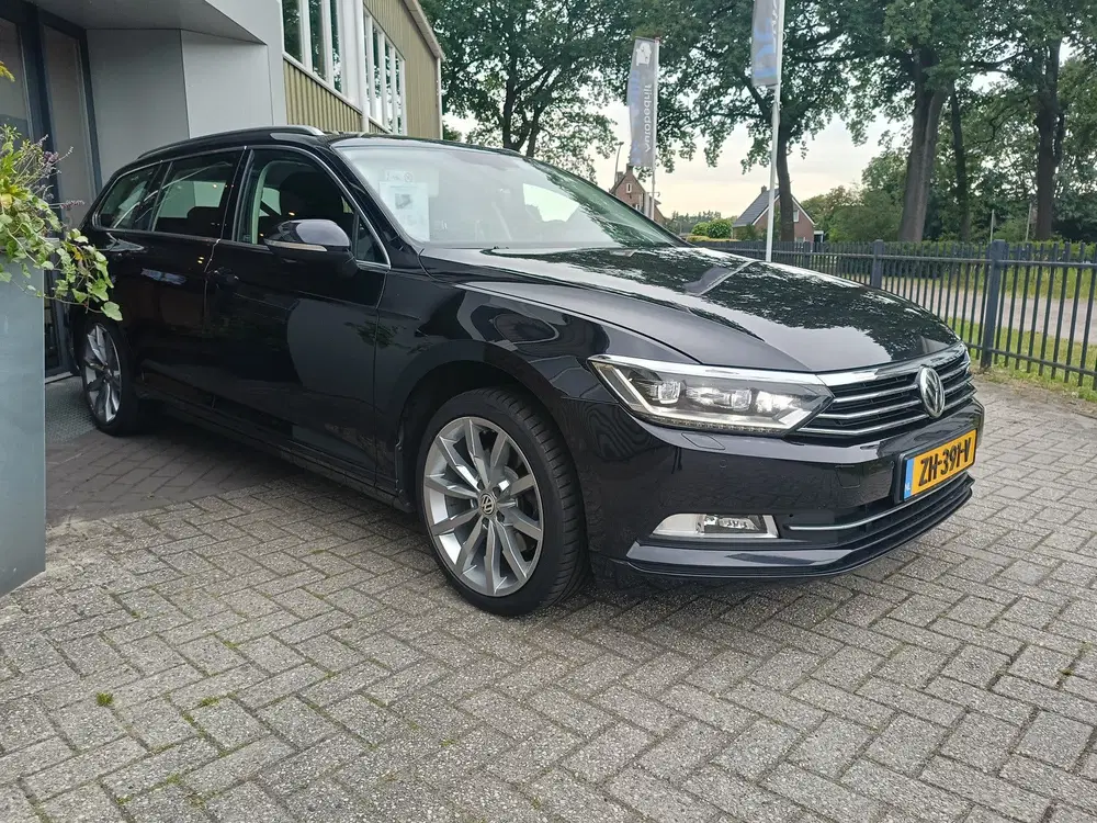Volkswagen Passat 1.5 TSI Comfortline Business uit 2019, foto 2