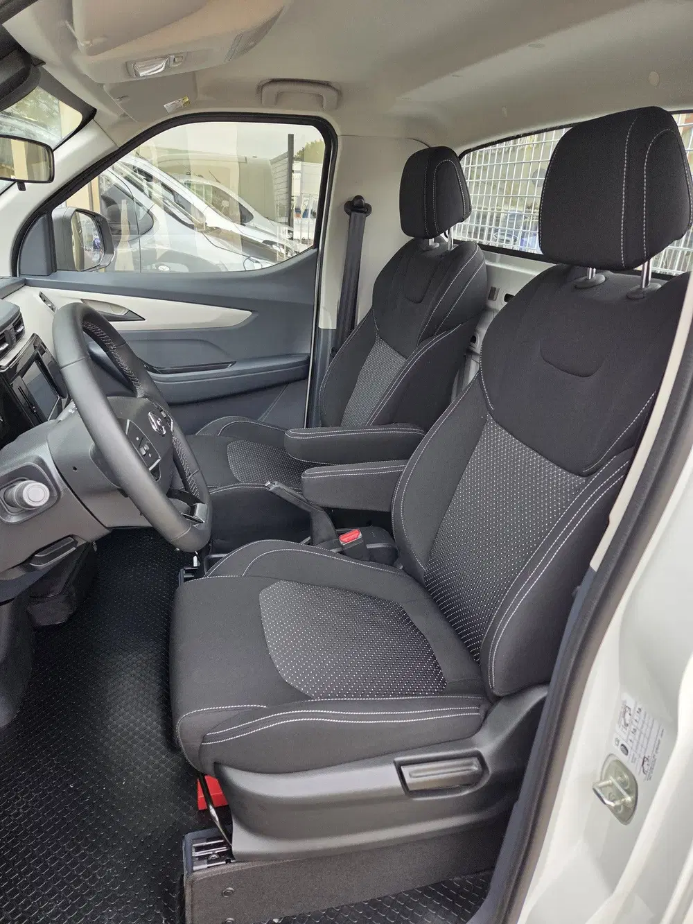 Maxus eDeliver 3 L2 50 kWh Open laadbak uit 2026, foto 13