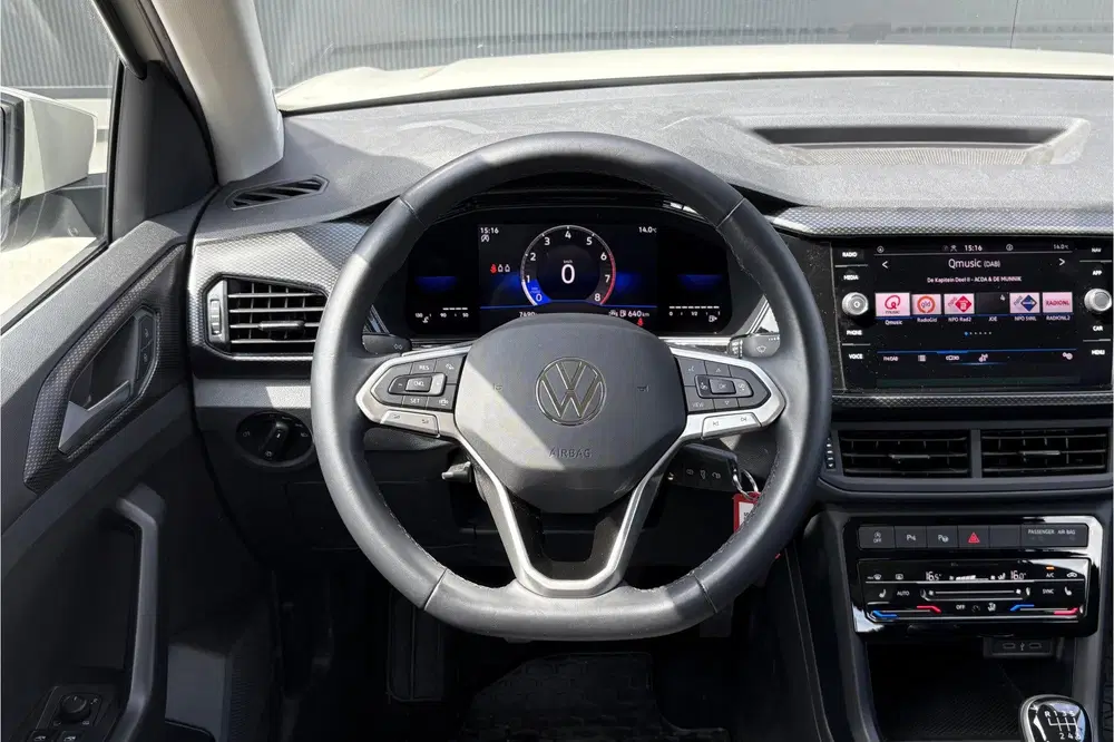 Volkswagen T-Cross 1.0 TSI Life 110pk uit 2023, foto 2