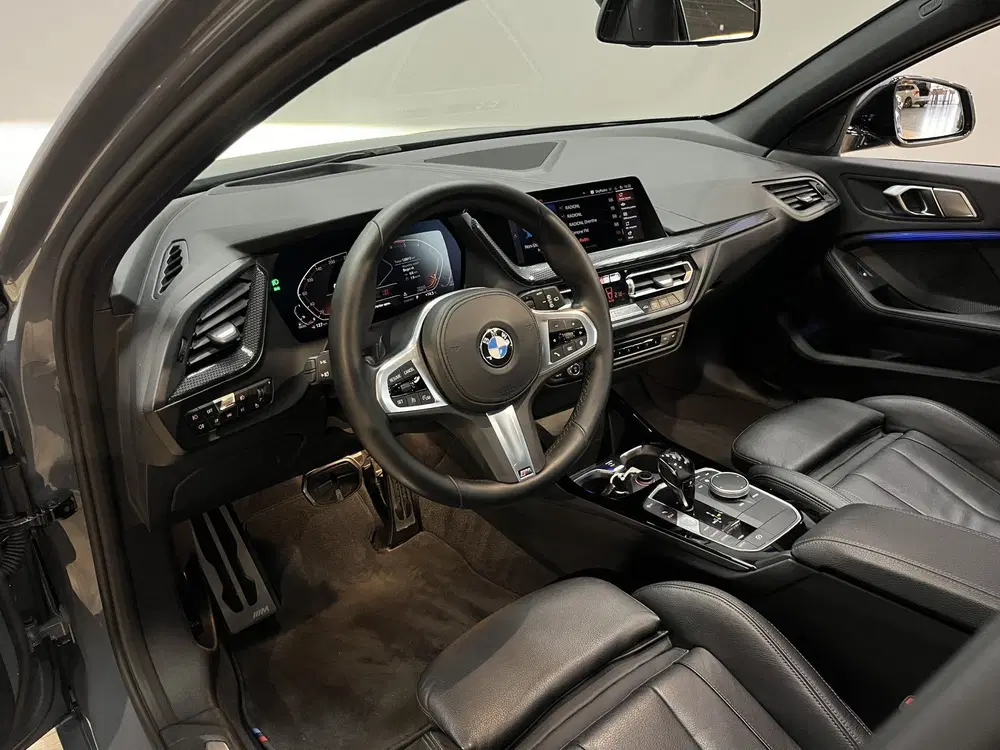 BMW 1-serie 116d Executive Edition M Sport uit 2020, foto 13