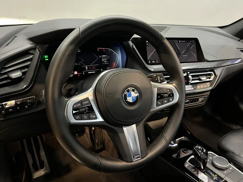 BMW 1-serie 116d Executive Edition M Sport uit 2020, foto 15