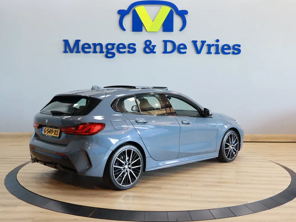 BMW 1-serie 116d Executive Edition M Sport uit 2020, foto 4