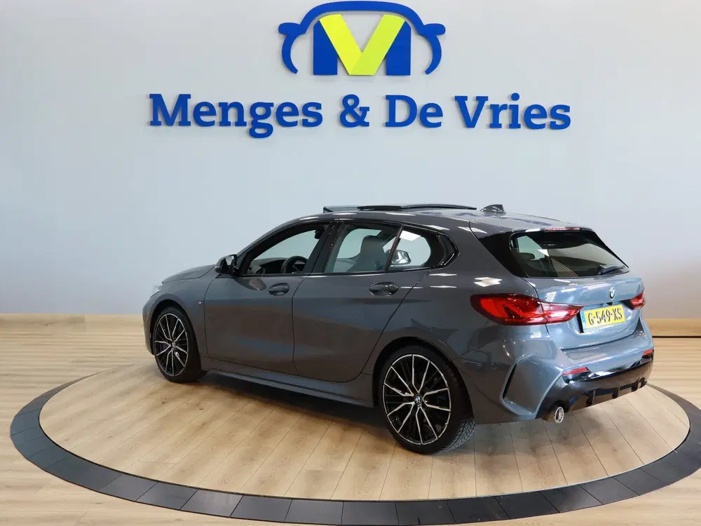 BMW 1-serie 116d Executive Edition M Sport uit 2020, foto 6
