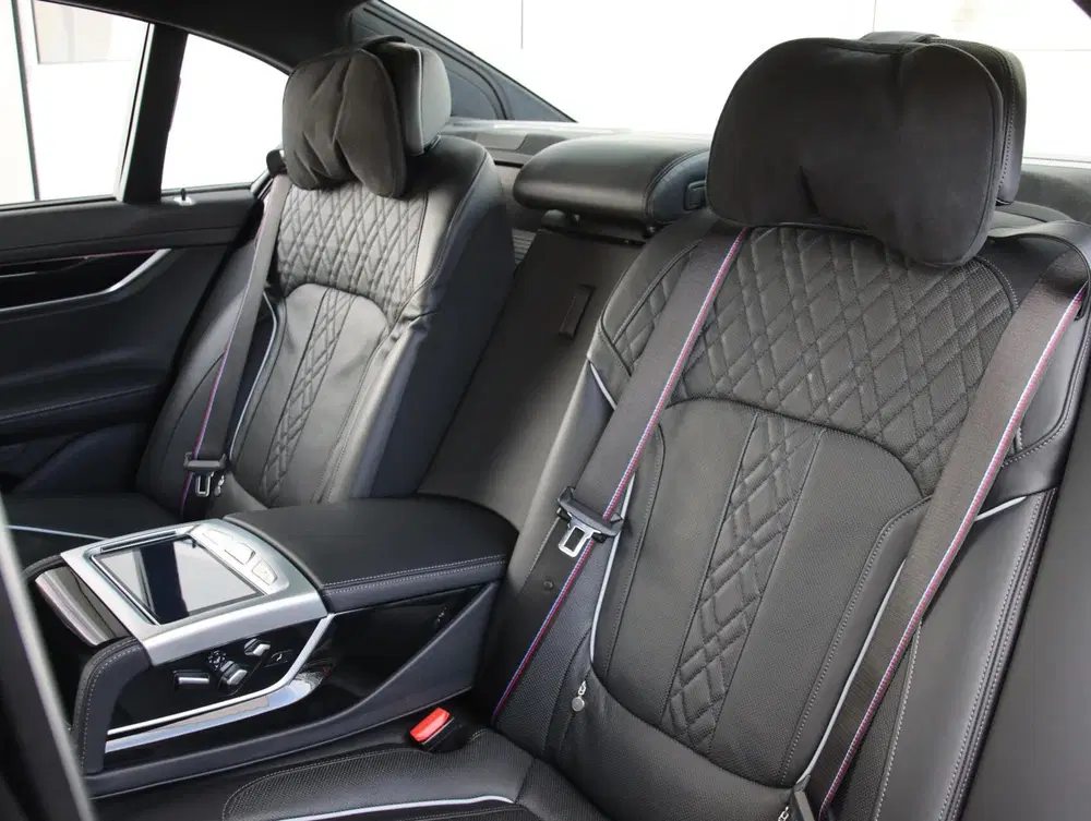 BMW 7-serie 750i xDrive High Executive uit 2019, foto 7
