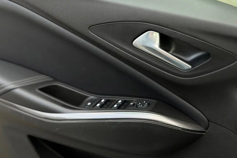 Opel Grandland 1.6 Turbo Hybrid Business Edition uit 2021, foto 11