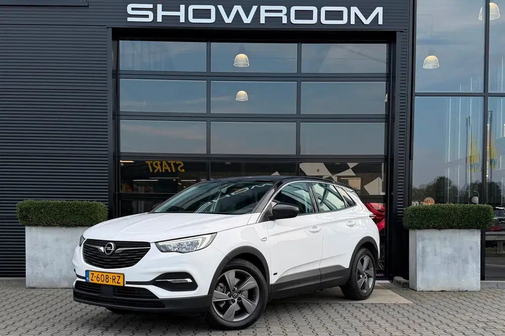 Opel Grandland 1.6 Turbo Hybrid Business Edition uit 2021, foto 2