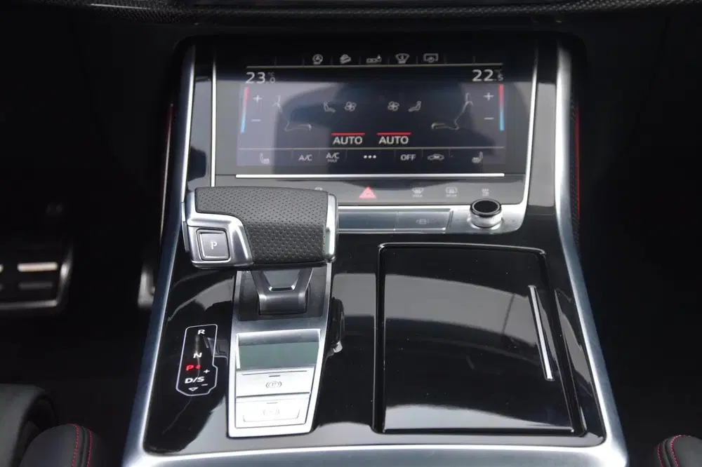Audi SQ7 435PK uit 2019, foto 13
