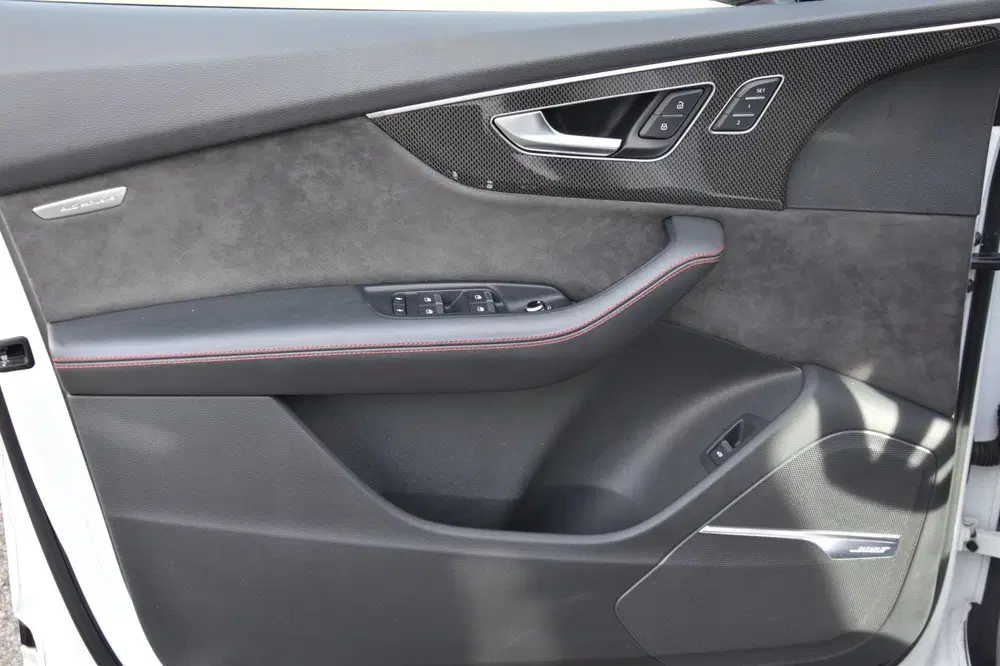 Audi SQ7 435PK uit 2019, foto 15
