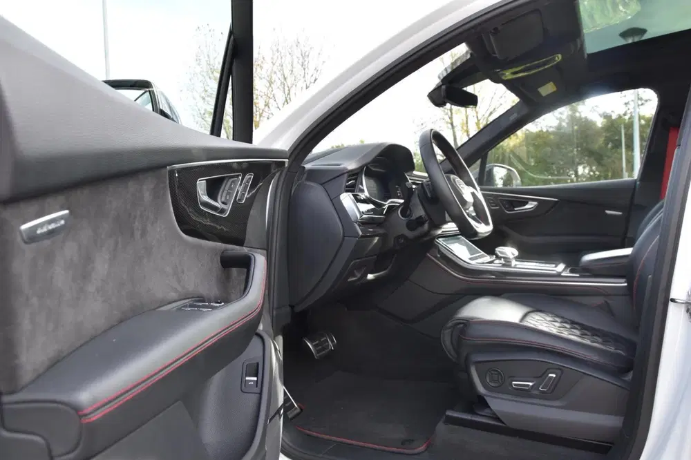 Audi SQ7 435PK uit 2019, foto 7