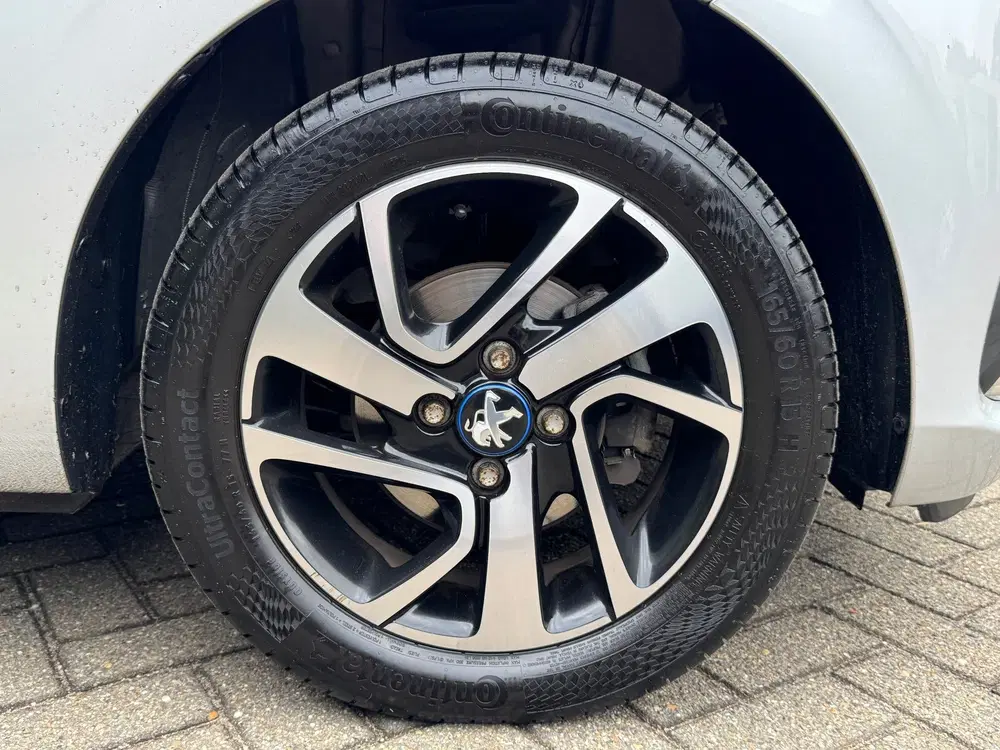 Peugeot 108 1.0 e-VTi Allure uit 2021, foto 10