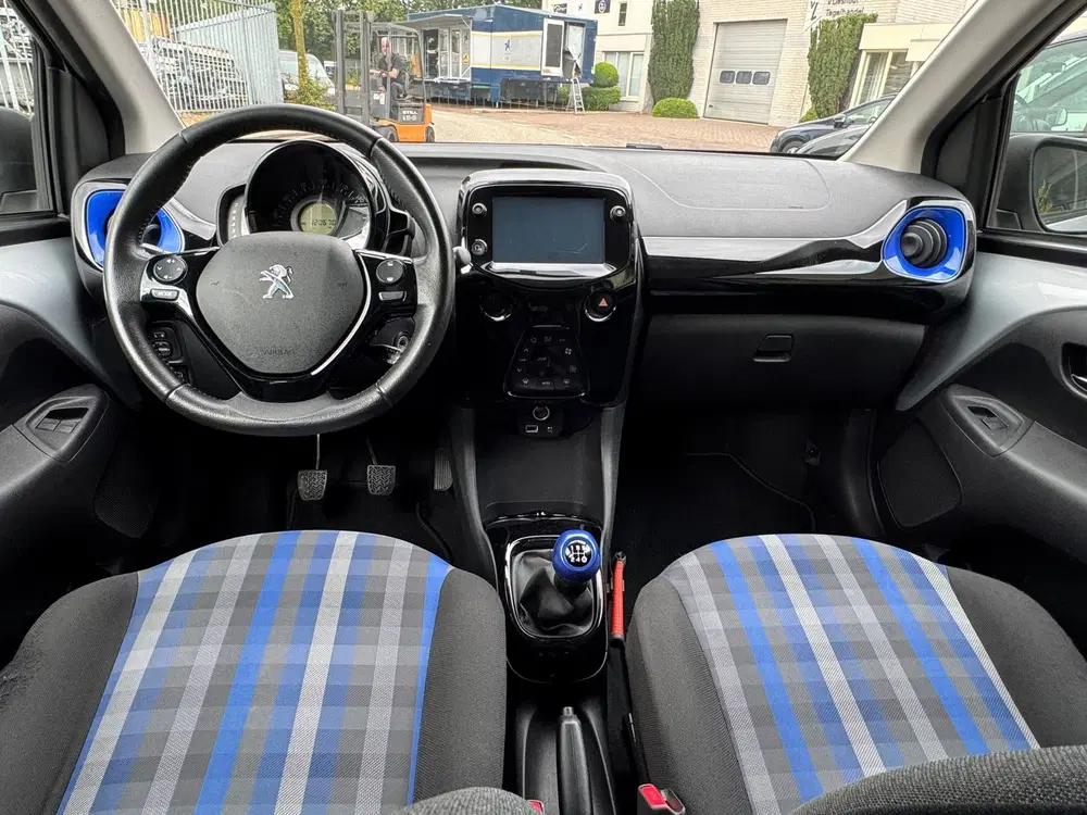 Peugeot 108 1.0 e-VTi Allure uit 2021, foto 13