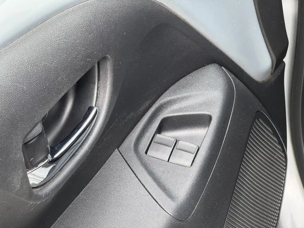 Peugeot 108 1.0 e-VTi Allure uit 2021, foto 9