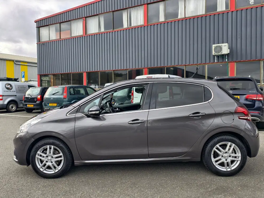 Peugeot 208 1.2 PureTech Allure uit 2019, foto 2