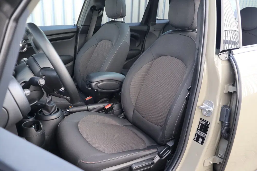 Mini Hatchback Cooper Salt uit 2019, foto 4
