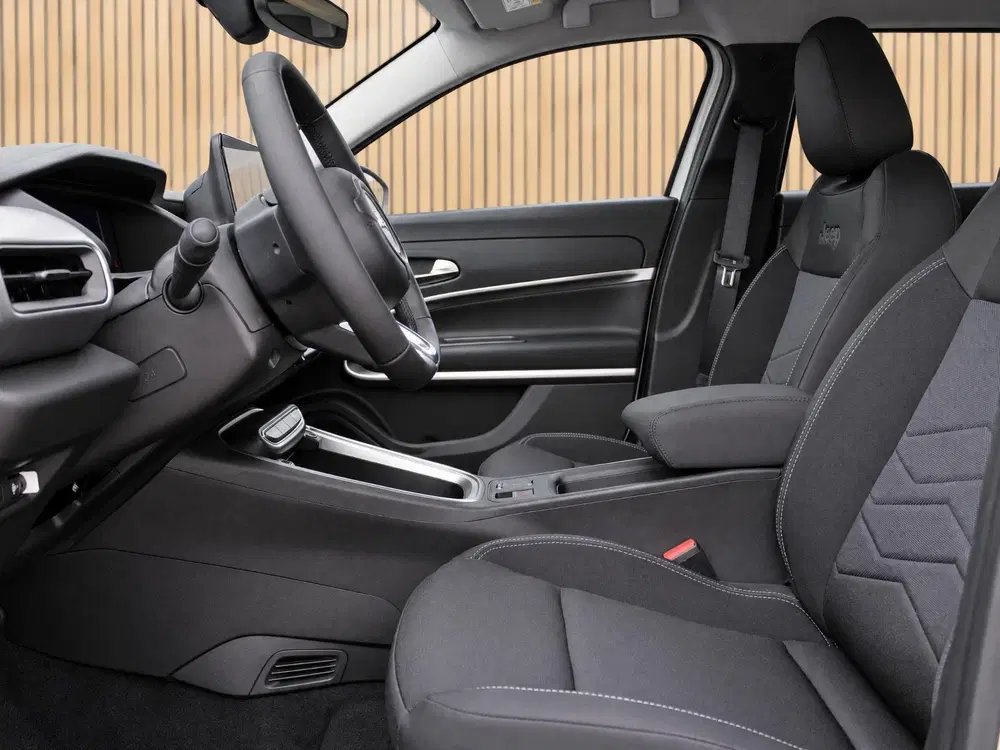 Jeep Avenger 1.2 e-Hybrid Summit VOORRAAD KORTING uit 2026, foto 12