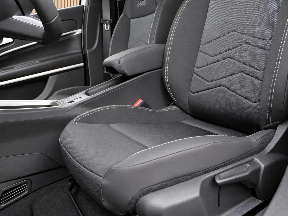 Jeep Avenger 1.2 e-Hybrid Summit VOORRAAD KORTING uit 2026, foto 13