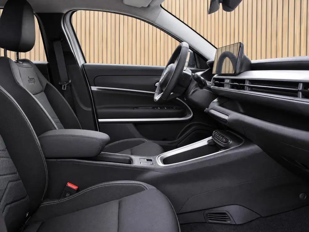 Jeep Avenger 1.2 e-Hybrid Summit VOORRAAD KORTING uit 2026, foto 6