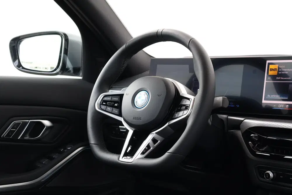 BMW 3-serie 330e M Sport Edition uit 2026, foto 11
