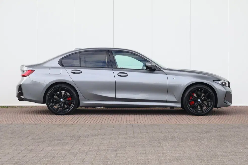 BMW 3-serie 330e M Sport Edition uit 2026, foto 5